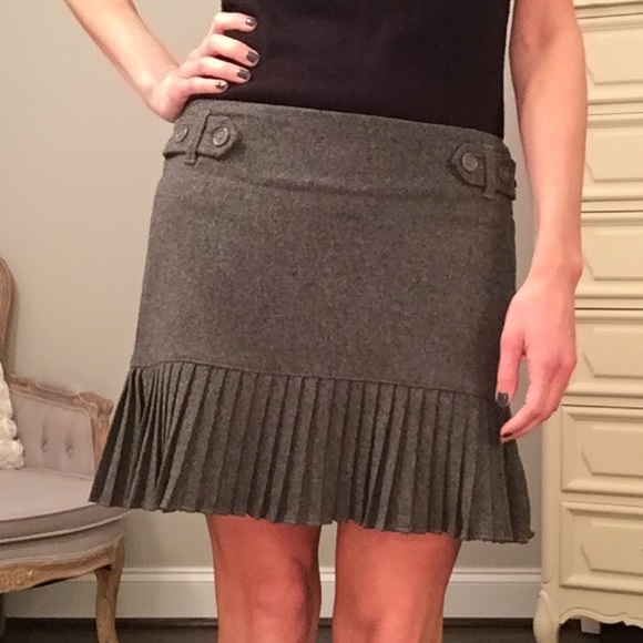 Sold as Bundle: Pleated gray wool skirt - Picture 3 of 4