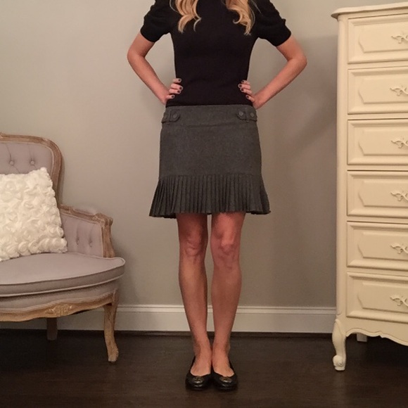 Sold as Bundle: Pleated gray wool skirt - Picture 4 of 4