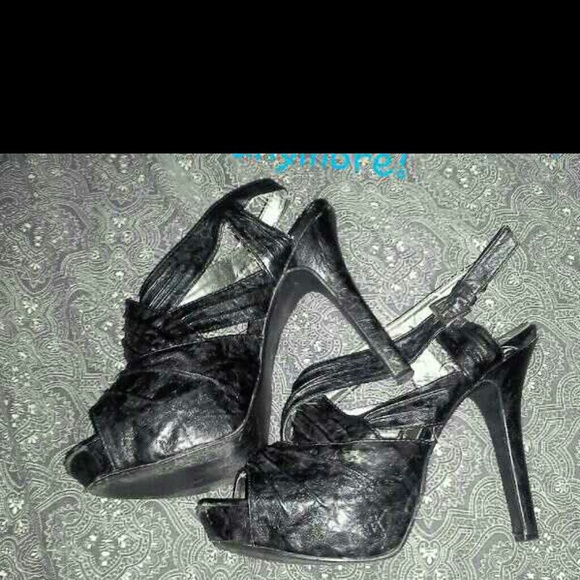 Cute black heels :)