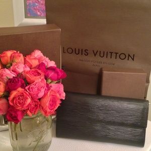 💥SOLD💥Vuitton Epi Leather Wallet In Black