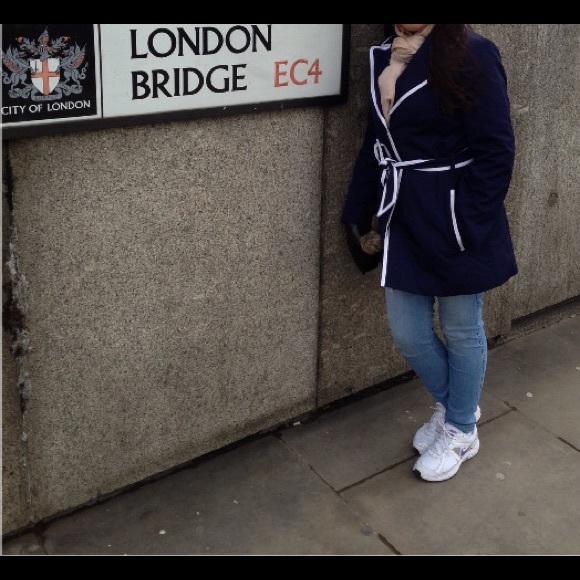 Banana Republic trench coat - Picture 3 of 3