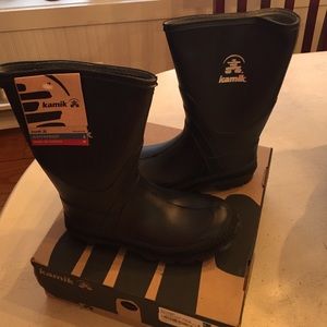 Boys Kamik navy rain boots-new with box