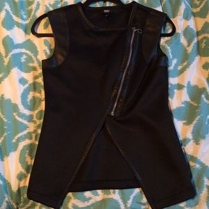 Sleeveless blazer