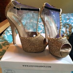 Steve Madden Spike nude heels