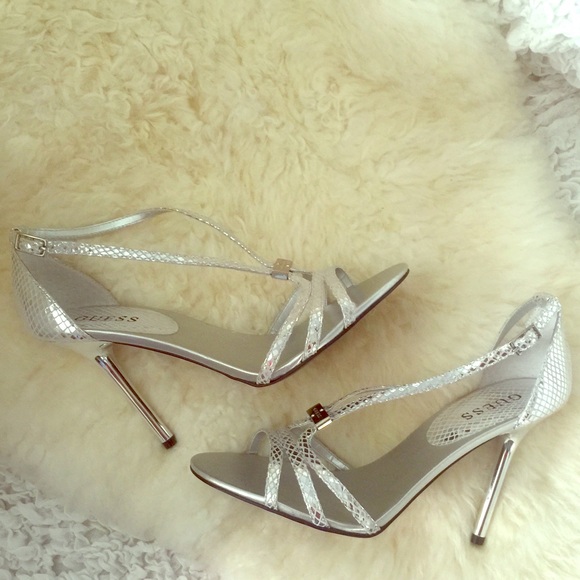 💫💥🌟 Guess heels.  NWOT 🌟💥💫