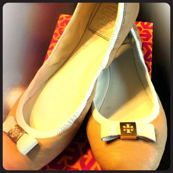 Tory Burch Eddie Bow Ballet Flat, size 7.5, tan