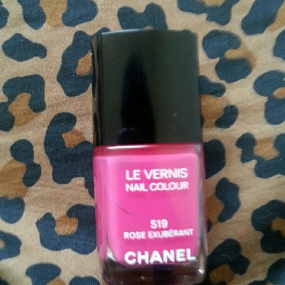 NEW AUTHENTIC CHANEL NAIL COLOR IN ROSE EXUBERANT
