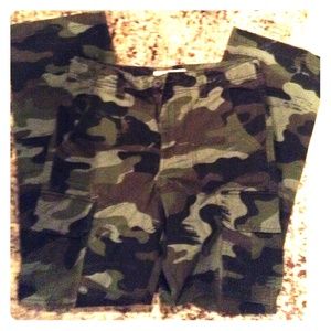 Merona Pants - Camo pants. Boys size 16 that fits a woman's 2. Merona Pants - Camo pants. Boys size 16 that fits a woman's 2.