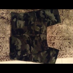 Merona Pants - Camo pants. Boys size 16 that fits a woman's 2. Merona Pants - Camo pants. Boys size 16 that fits a woman's 2.