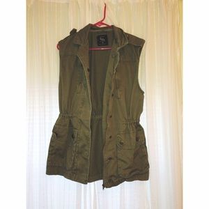 Cotton On - Army Vest