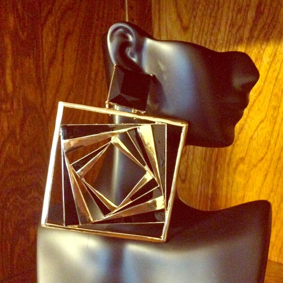 SOLD OUT ◾️◾️Black & Gold Square Elegance Earrings