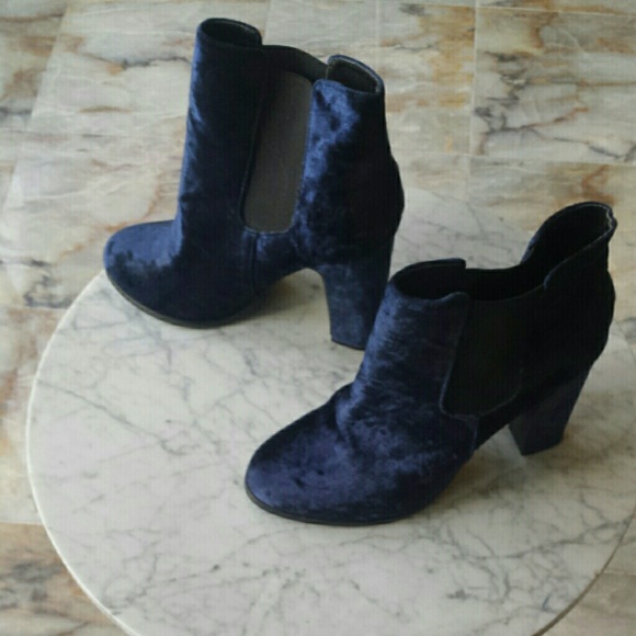 Kimchi Blue Velvet Chelsea Booties Shoes - BLUE & BLACK BOOTS.  Velvet!  SIZE 10.   NWOT.