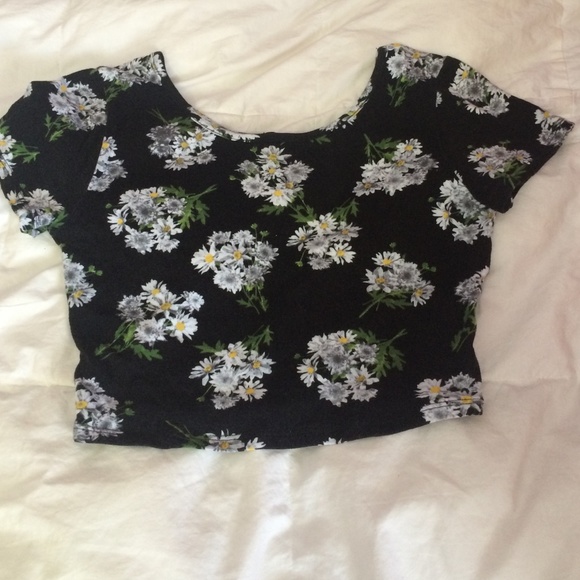 Flower crop tee
