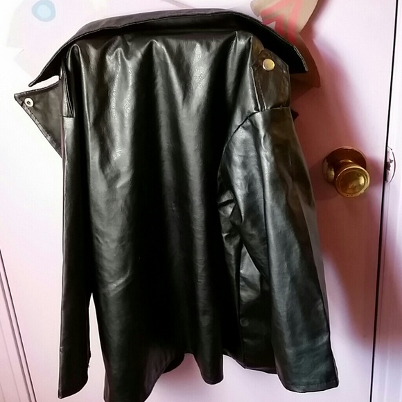 Three quarter length sleeve pleather jacket