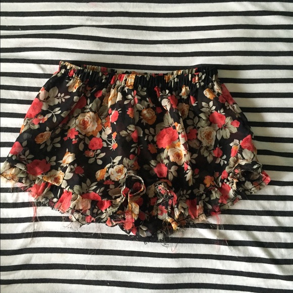 Urban Outfitters Pants - Urban outfitters floral shorts