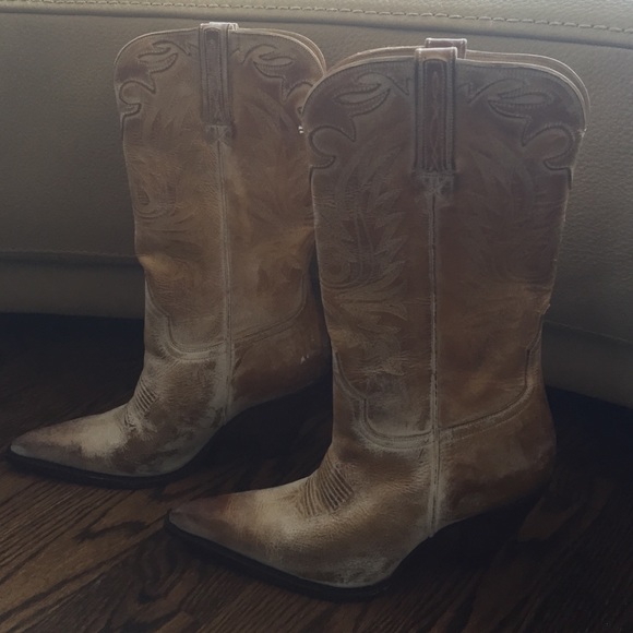 Awesome Blonde Distressed Cowboy Boots