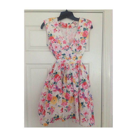 NWOT Printed  Cut Out Dress