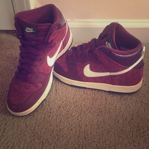Sneakers Nike high top *Barely Worn*