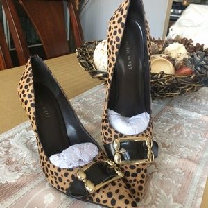 Work in style  🌟 Nine West leopard pumps