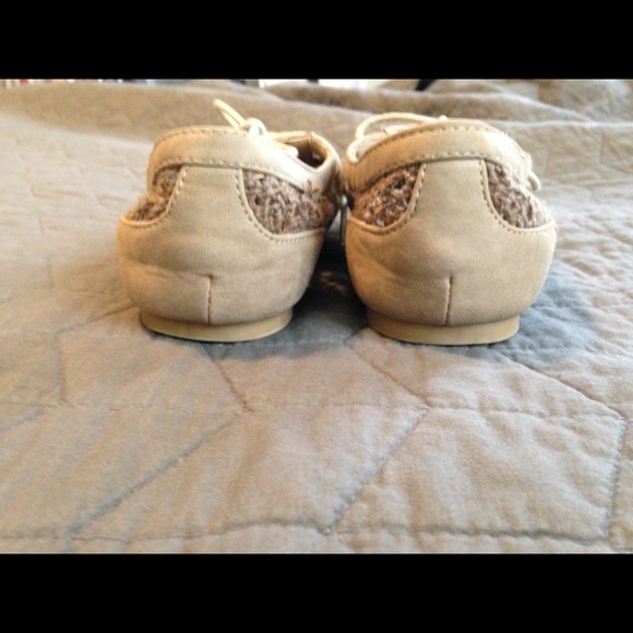 SOLD 🚫Lace Oxfords - Picture 3 of 4