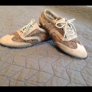 SOLD 🚫Lace Oxfords