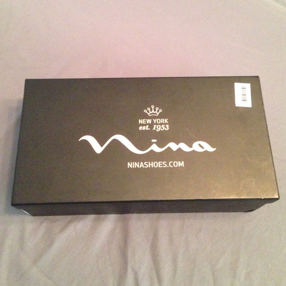 Nina royal silver low elegant heels size 9