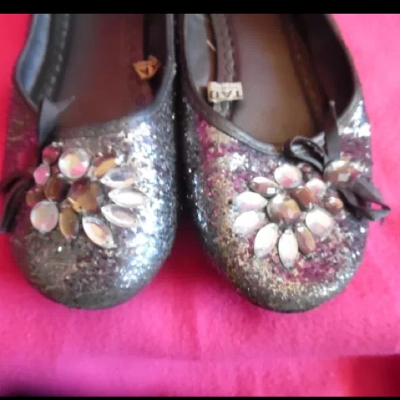 Girls Silver Sequined Flats - Picture 2 of 4