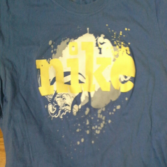 Blue nike t-shirt never been worn without tags