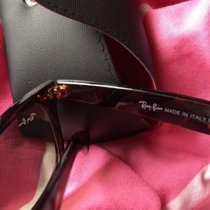 another pair of Ray ban tortoise shell wayfarers