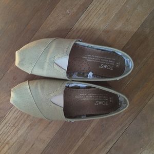 Toms tan shoes