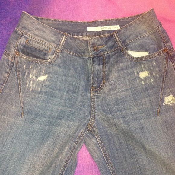 DKNY JEANS. Distressed straight legged jeans! - Picture 3 of 4