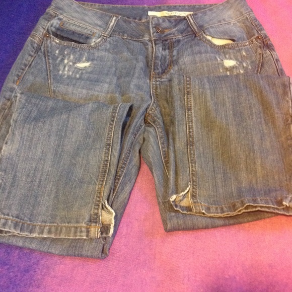 DKNY JEANS. Distressed straight legged jeans! - Picture 4 of 4