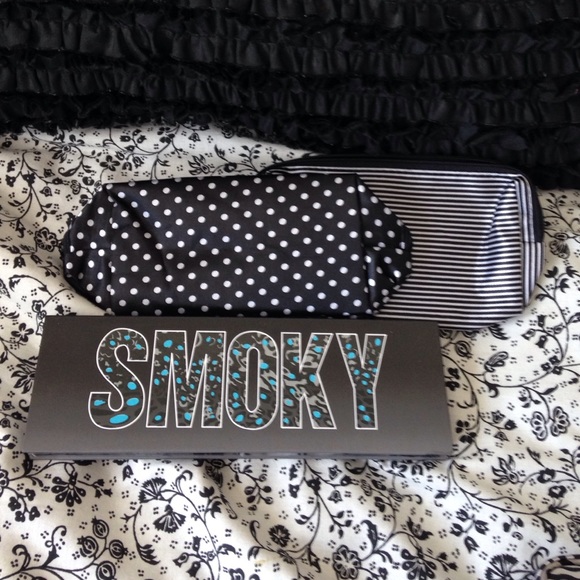Smoky Eye Pallet & 2 Makeup Bags