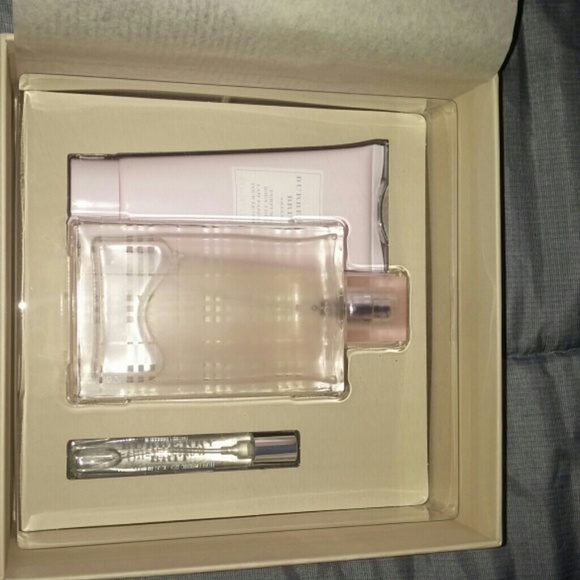 Perfume - Picture 2 of 4