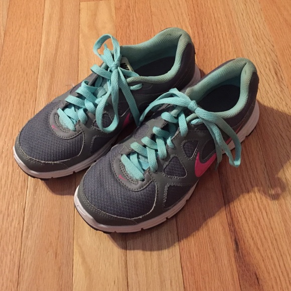 Nike Shoes - Nike Tennis Shoes