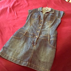 Cute denim dress, never worn