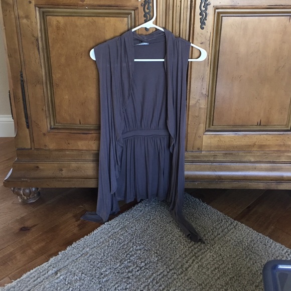 Grey sleeveless sweater - Picture 1 of 2