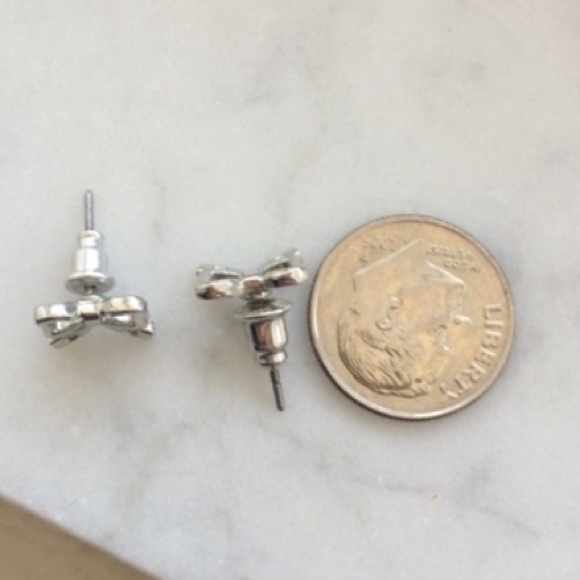๐ซSOLD๐ซ ๐ dainty bow earrings ๐ - Picture 2 of 2
