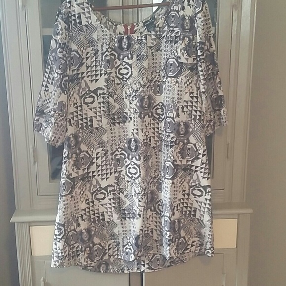 Quarter length black and grey dress