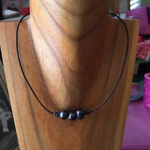 Freshwater pearl on leather necklace