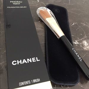 BNWOT! CHANEL Make-up Brush