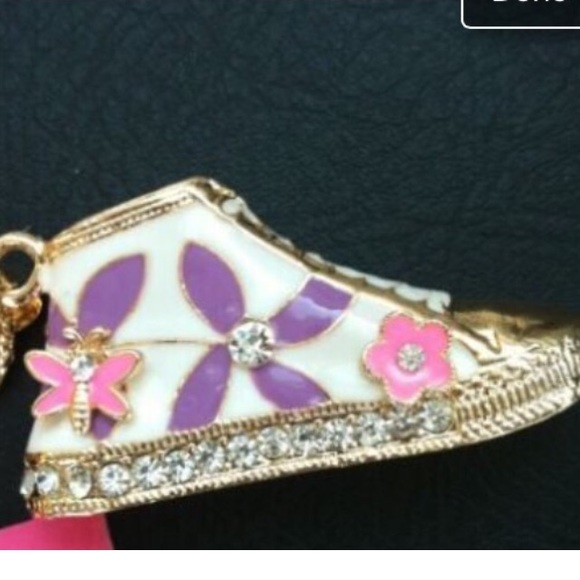 NWOT GC Crystal pendant fashion shoes necklace - Picture 3 of 4