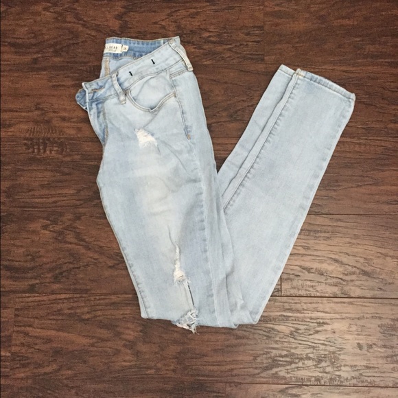 👖Bullhead Black light wash skinny jeans