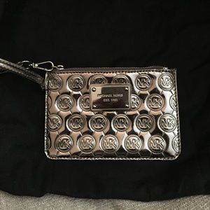 MICHAEL KORS metallic wristlet -new without tags