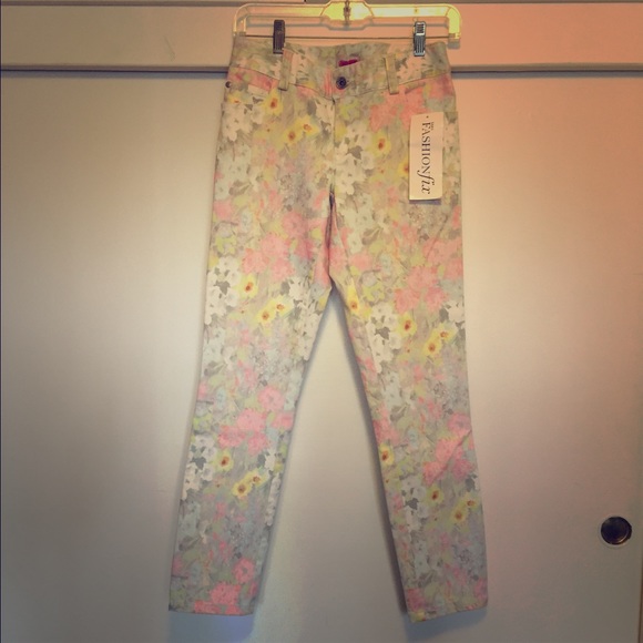 SOLD 💸 Olivia and Alice jeans