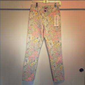 SOLD 💸 Olivia and Alice jeans