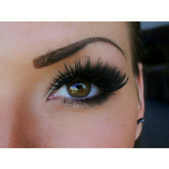 Thick eyelashes 30 for 15