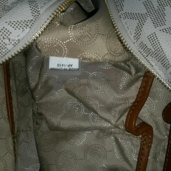 Michael Kors FULTON vanilla signature handbag - Picture 2 of 4