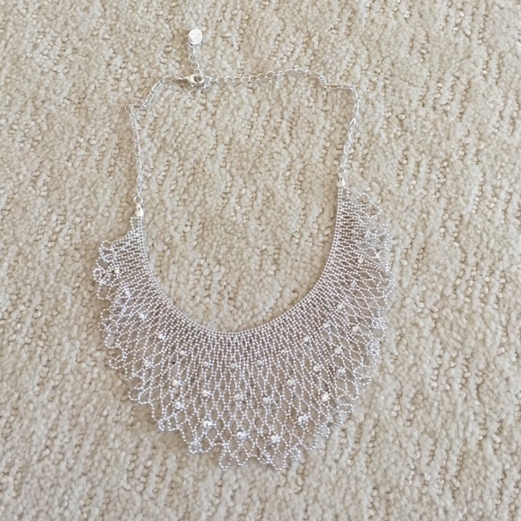 Elegant necklace w/ jewels