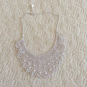 Elegant necklace w/ jewels